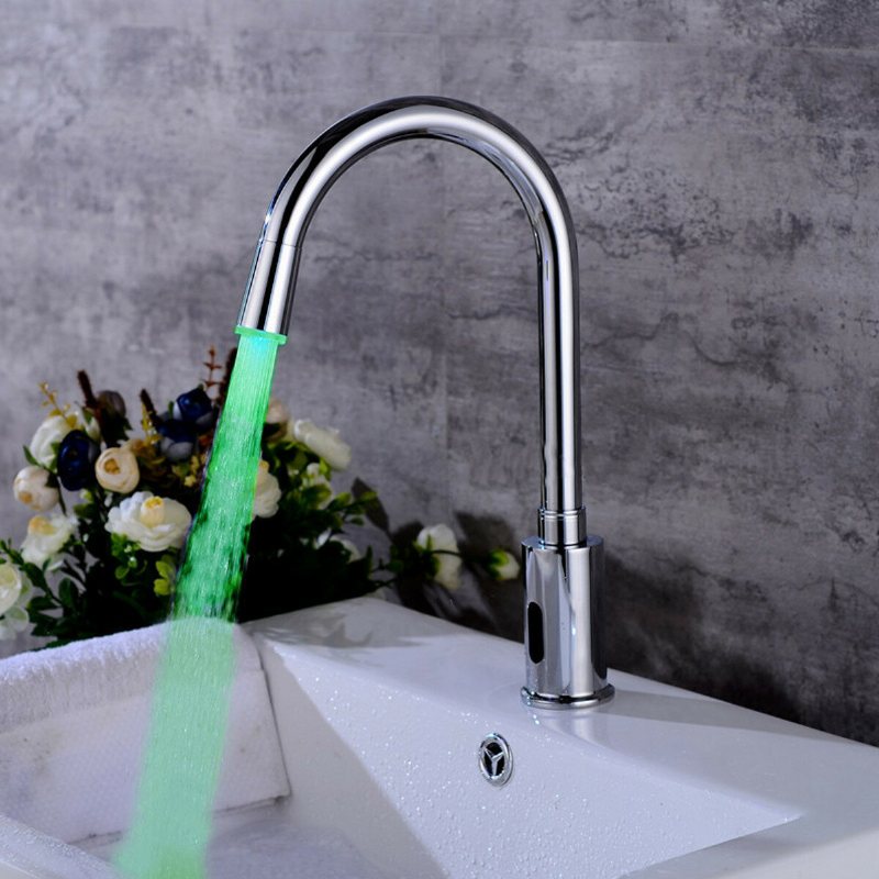 Creative Köksdiskbänk Induktionssensor Kran Handsfree Led-byteskök Dubbel Varm Kall Blandare Hem Badrum Automatisk Enhet