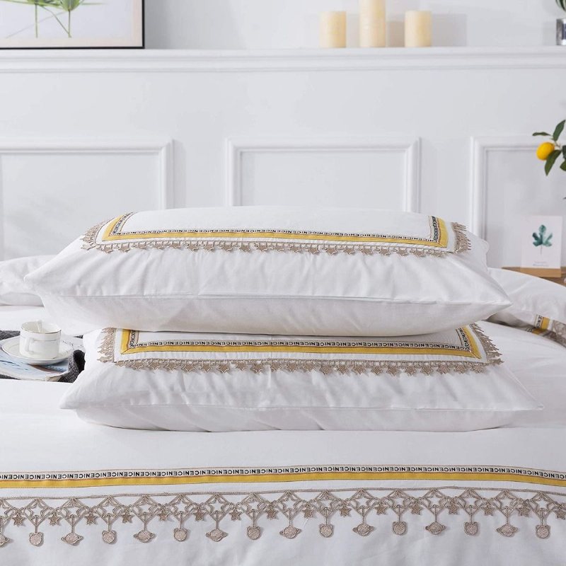 Lyxigt Vitt Bäddset 3st Royal Style Påslakanset Med Guld Och Tofsdesign