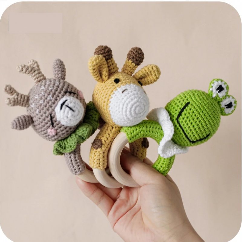 Stickad Baby Rattle Teether Toy Safe Trä Med Bell Inuti